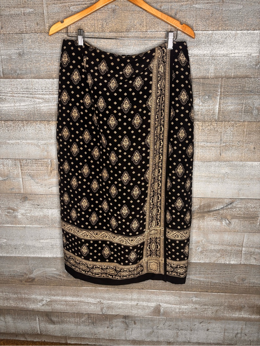 Talbots 100% silk pure silk Black and Gold Paisley-Print boho midi wrap Skirt